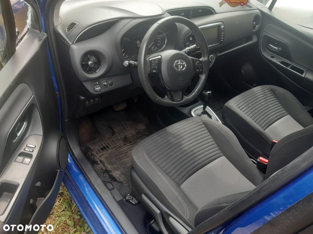 Toyota Yaris Hybrid 100 Premium - 9
