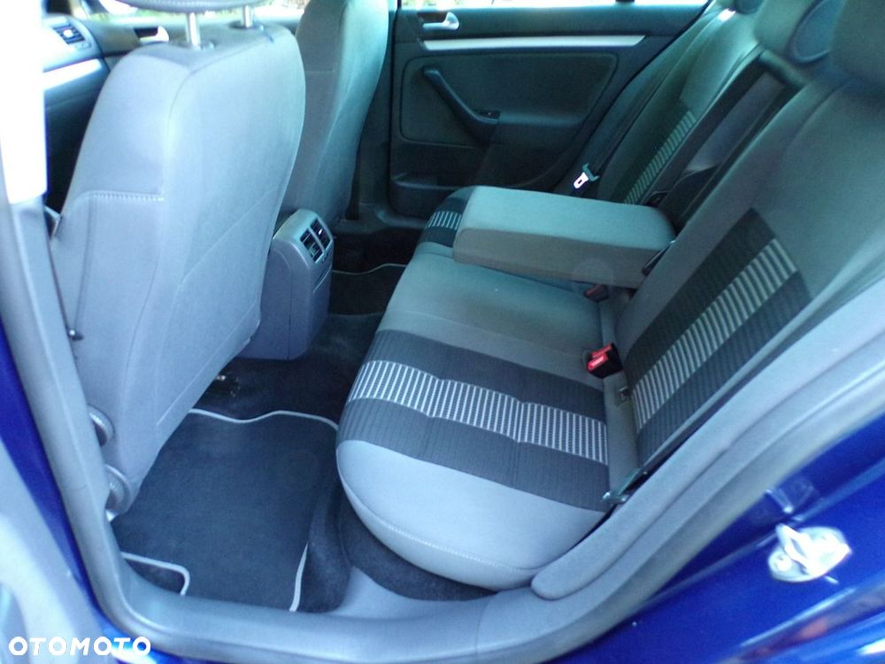 Volkswagen Jetta - 34