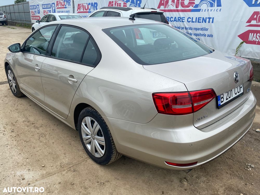 Volkswagen Jetta - 4
