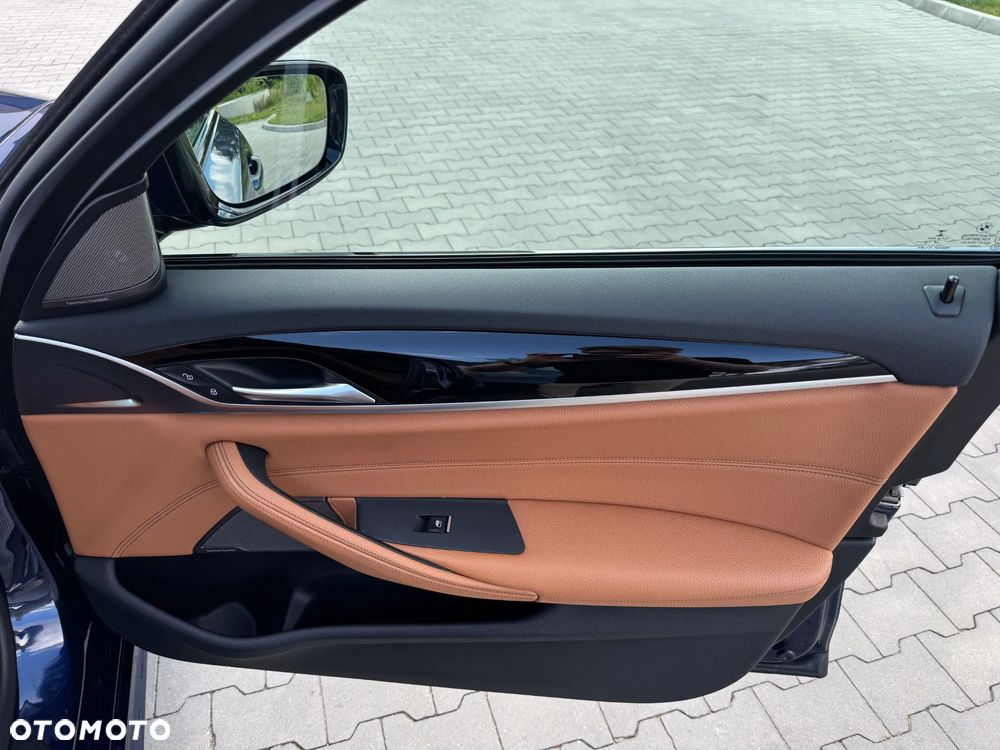 BMW Seria 5 530i xDrive - 17