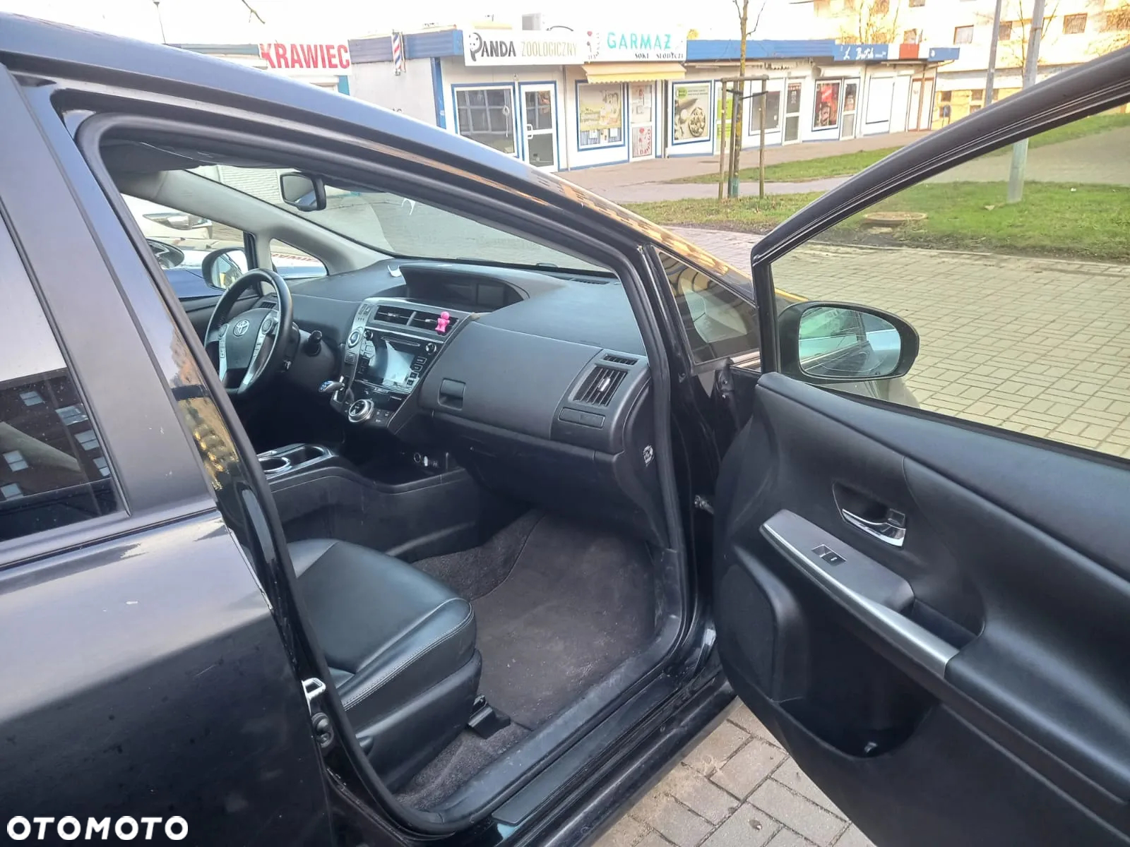 Toyota Prius+ (Hybrid) Executive - 11
