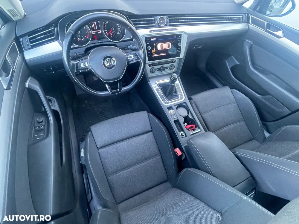 Volkswagen Passat - 11