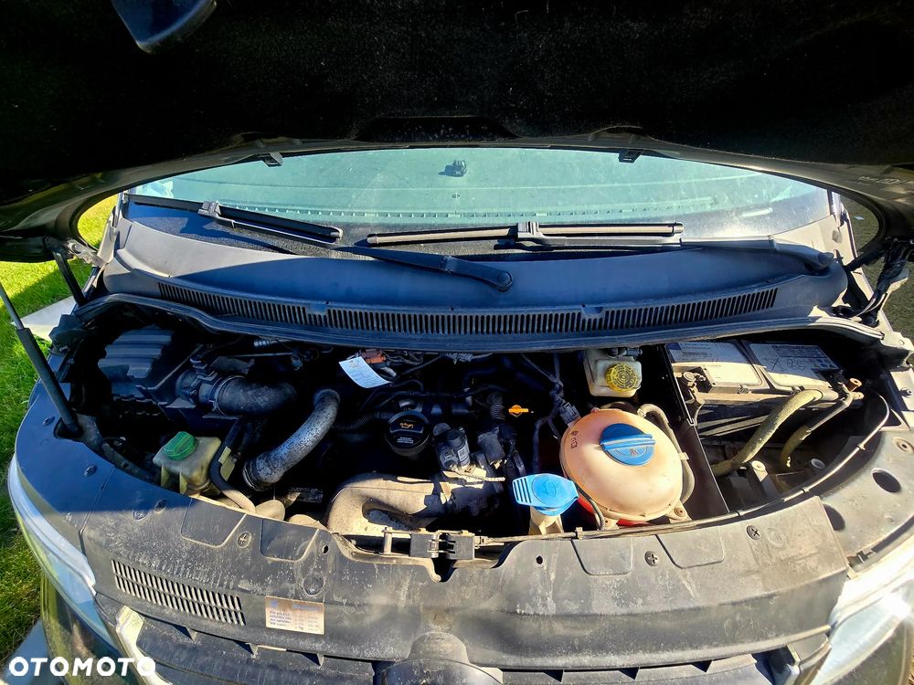 Volkswagen Caravelle - 6