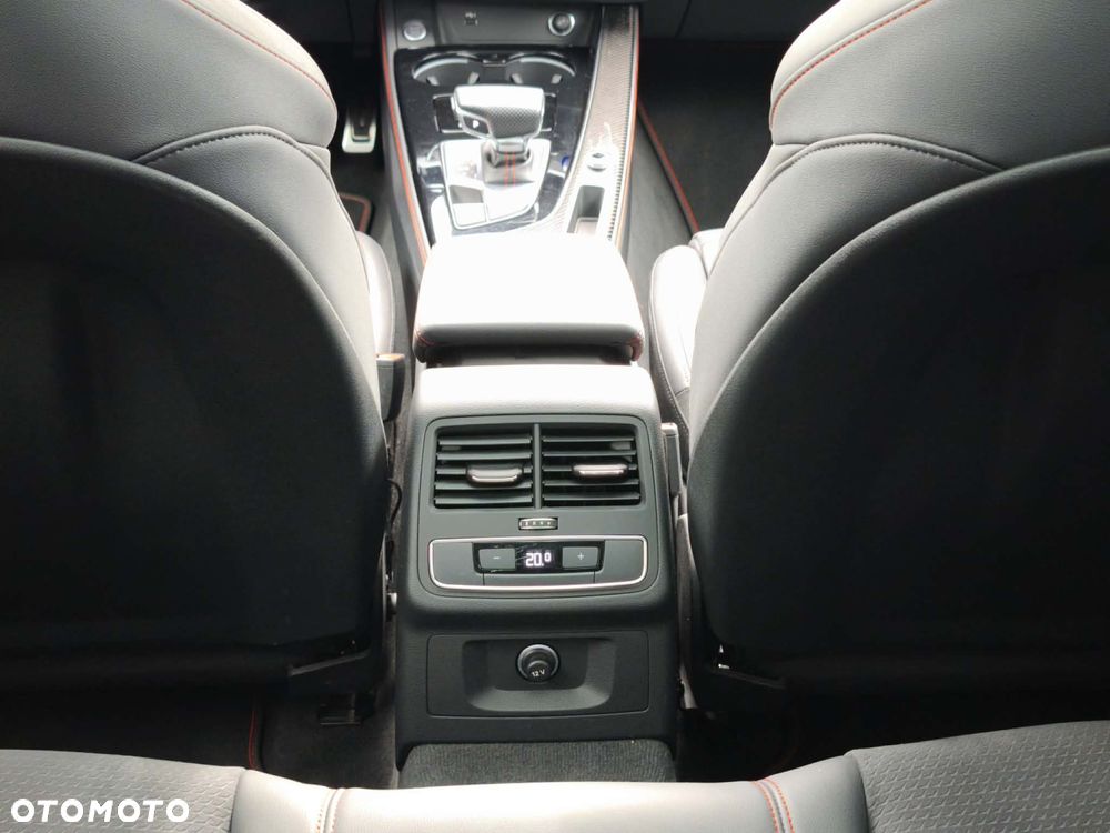 Audi A4 Avant 40 TDI quattro S tronic S line - 24