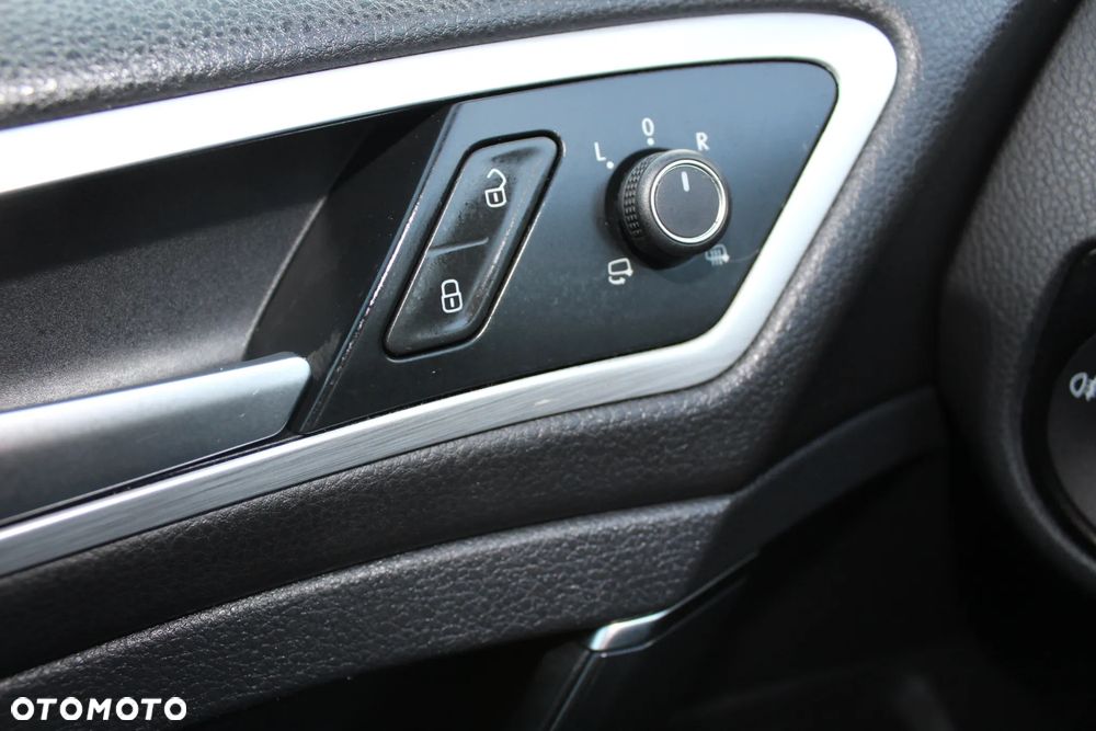 Volkswagen Golf - 37