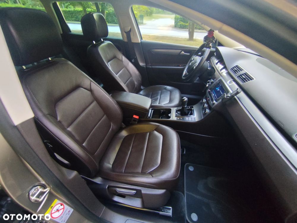 Volkswagen Passat 2.0 TDI DPF BlueMotion Technology Highline - 34