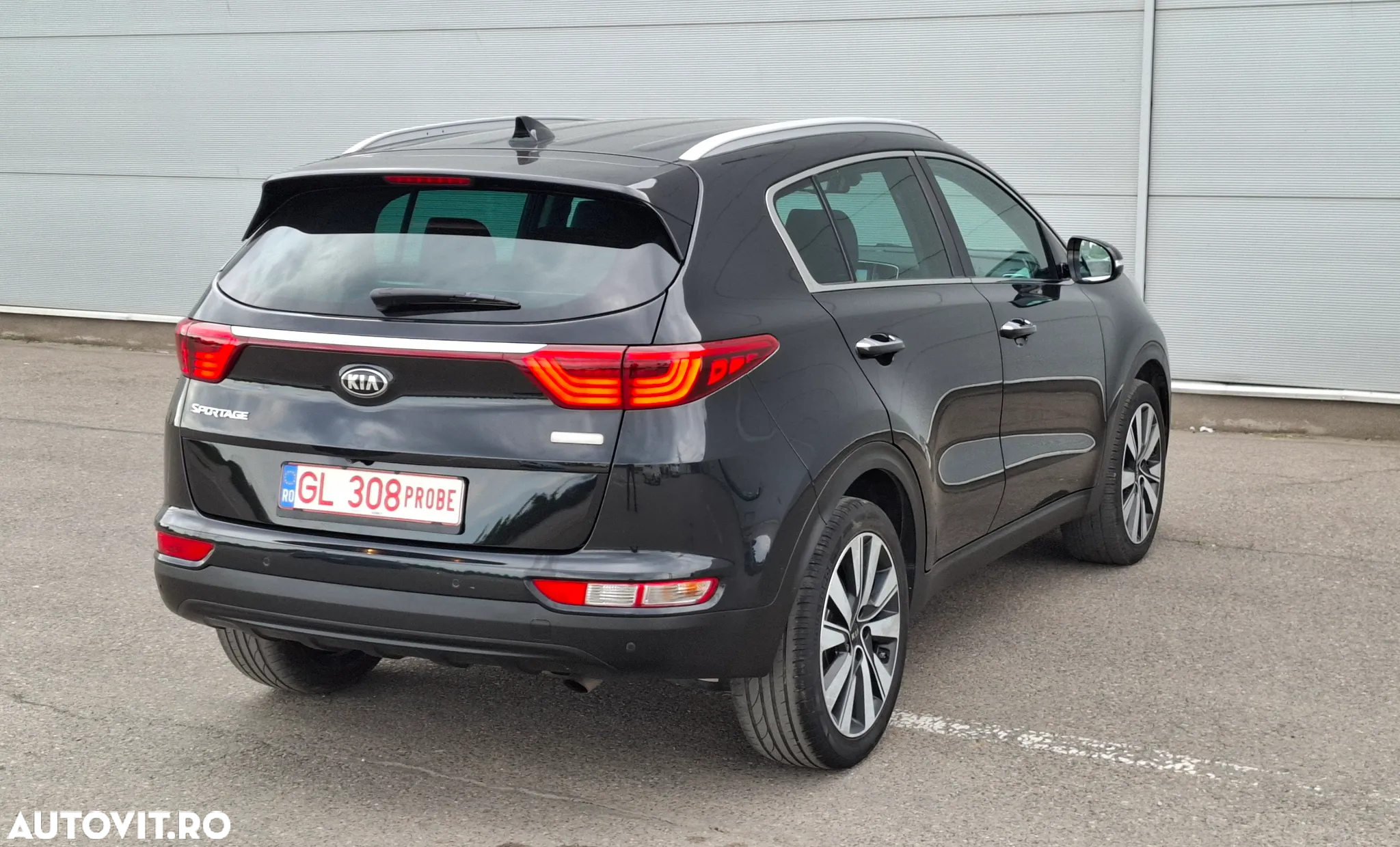 Kia Sportage 1.7 CRDI 2WD Dream-Team Edition - 4