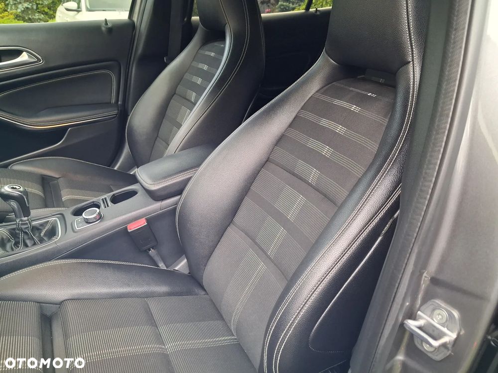 Mercedes-Benz GLA 180 AMG Line - 36