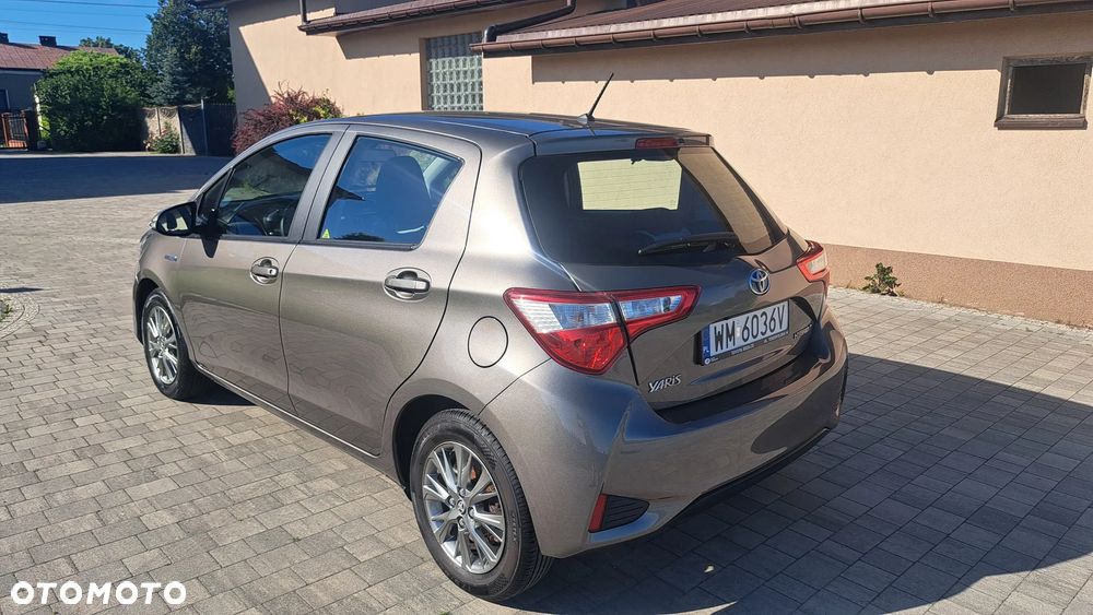 Toyota Yaris 1.5 VVT-i Lounge - 4
