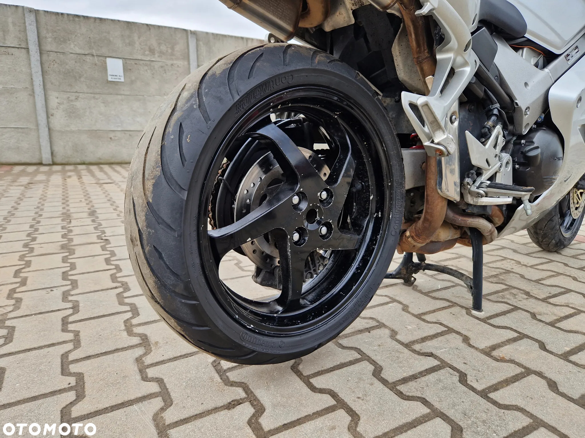 Honda VFR - 25