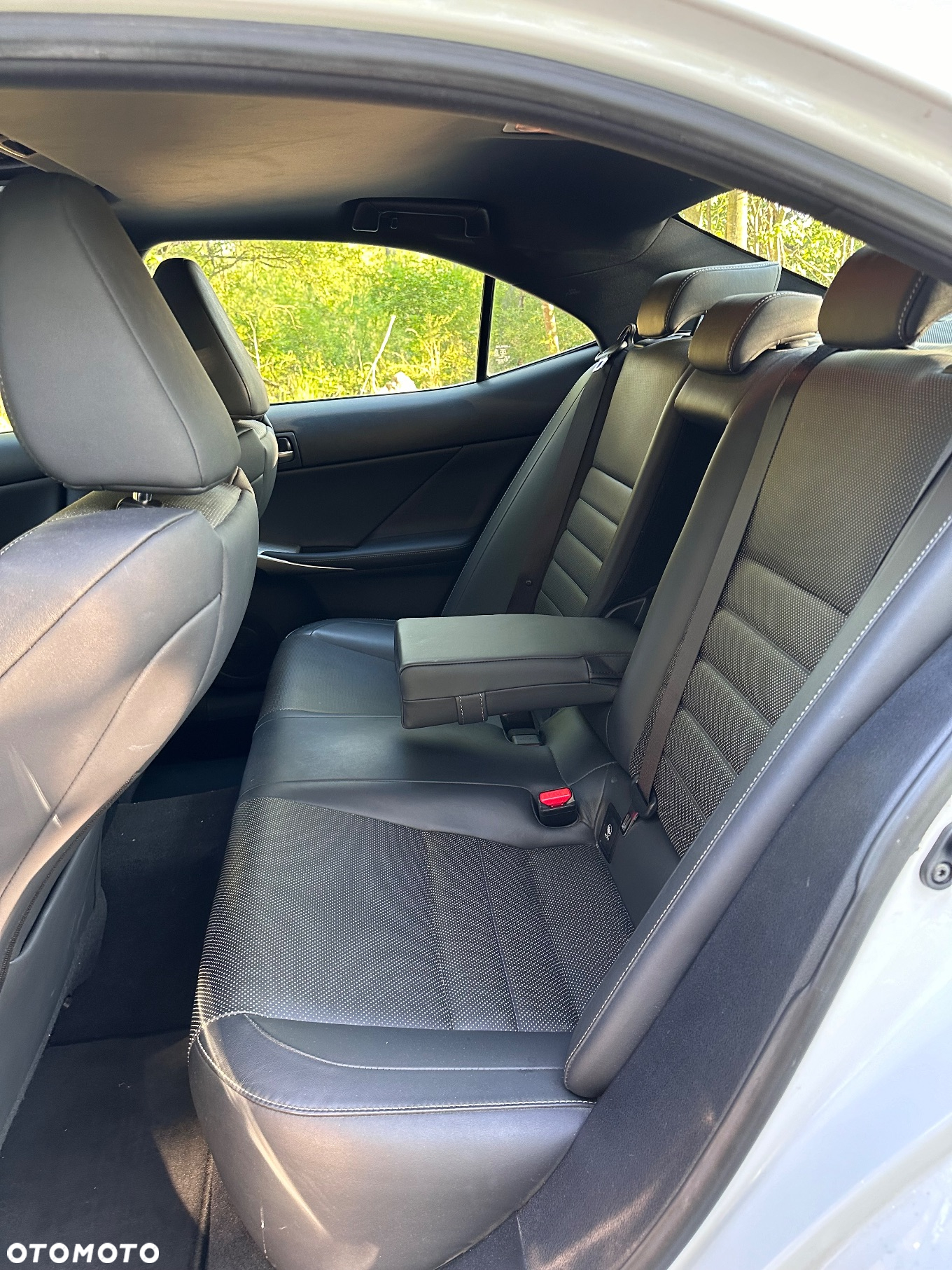 Lexus IS 200t / 300 F Sport - 9
