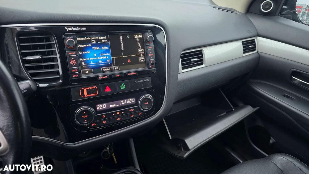 Mitsubishi Outlander 2.0 4WD Plug-In Hybrid Top - 27