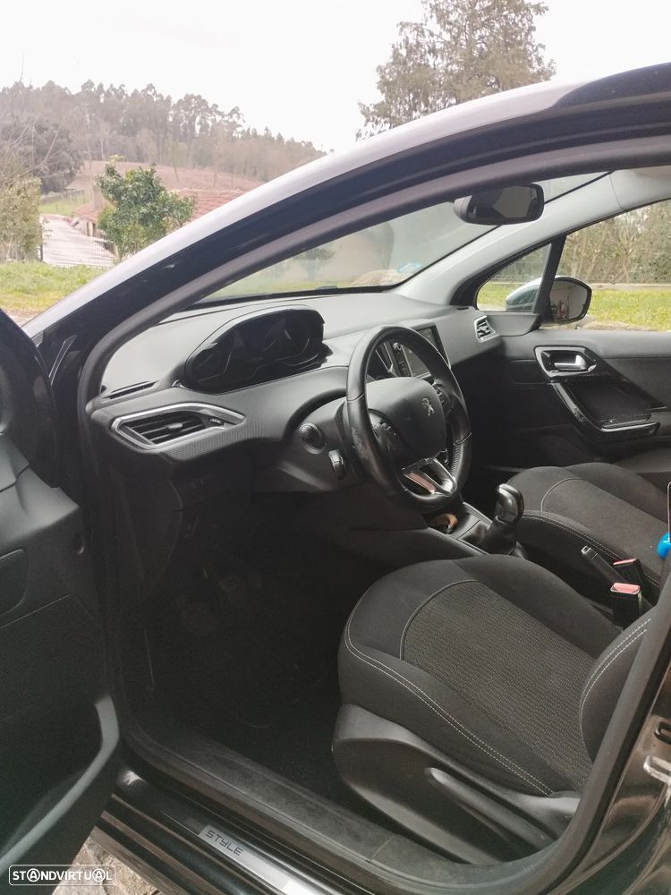 Peugeot 208 1.2 PureTech Style - 4