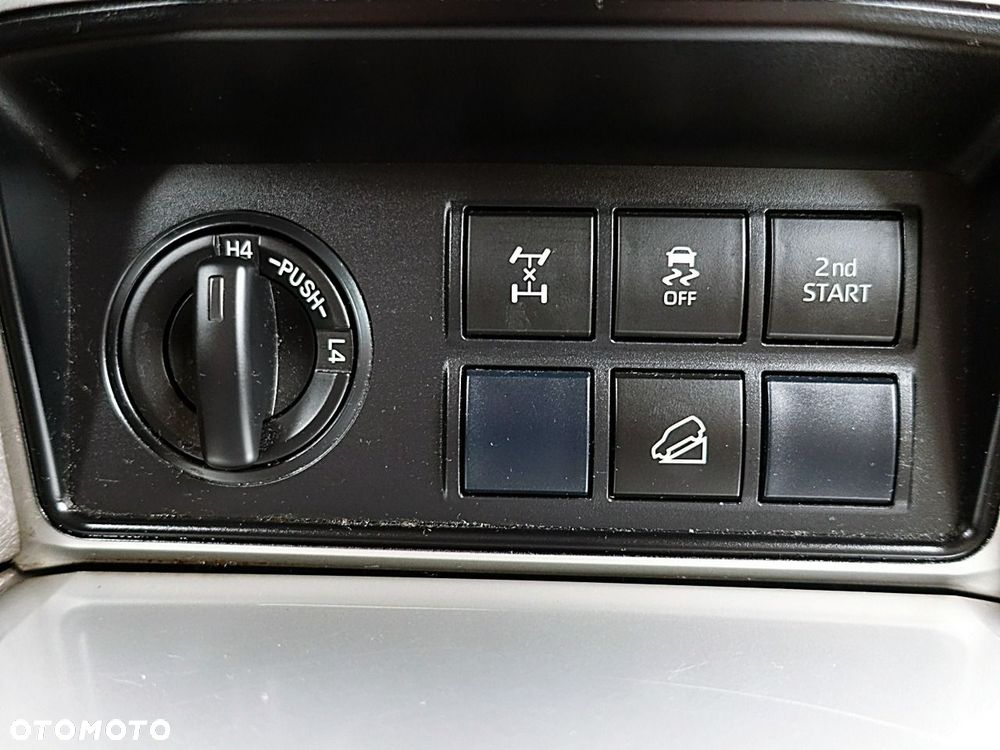 Toyota Land Cruiser - 23