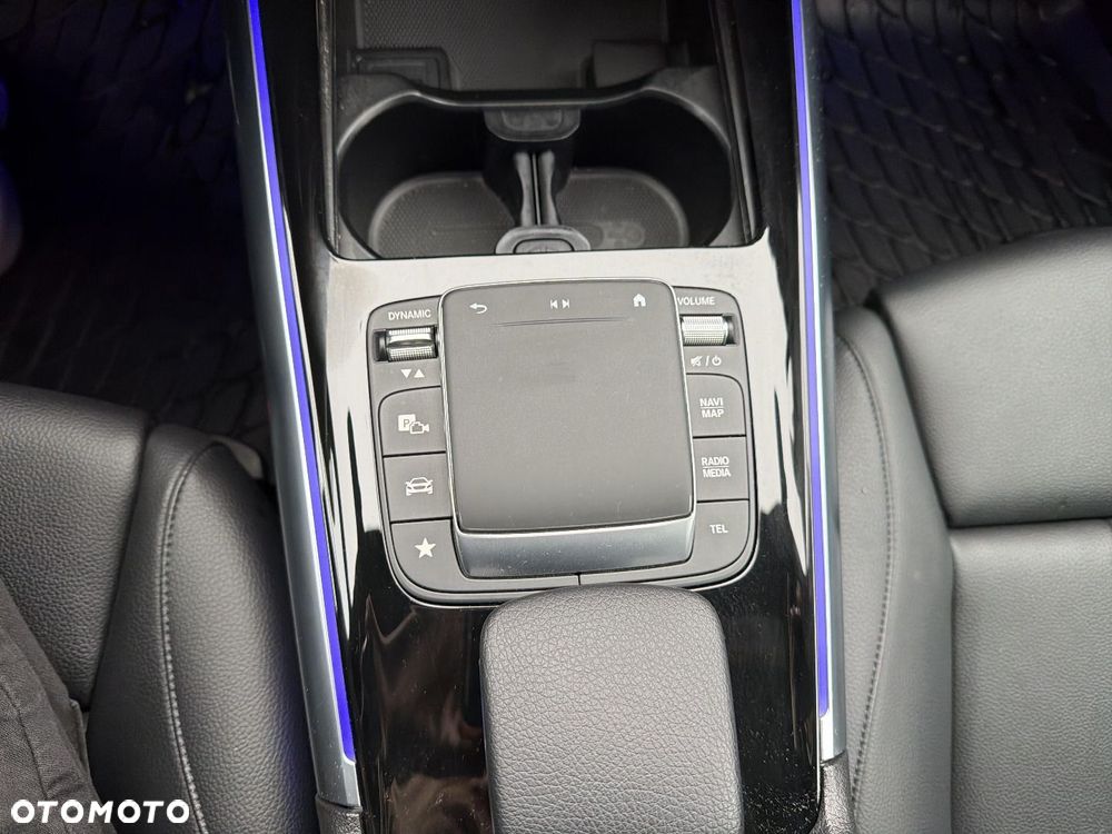 Mercedes-Benz GLA - 16