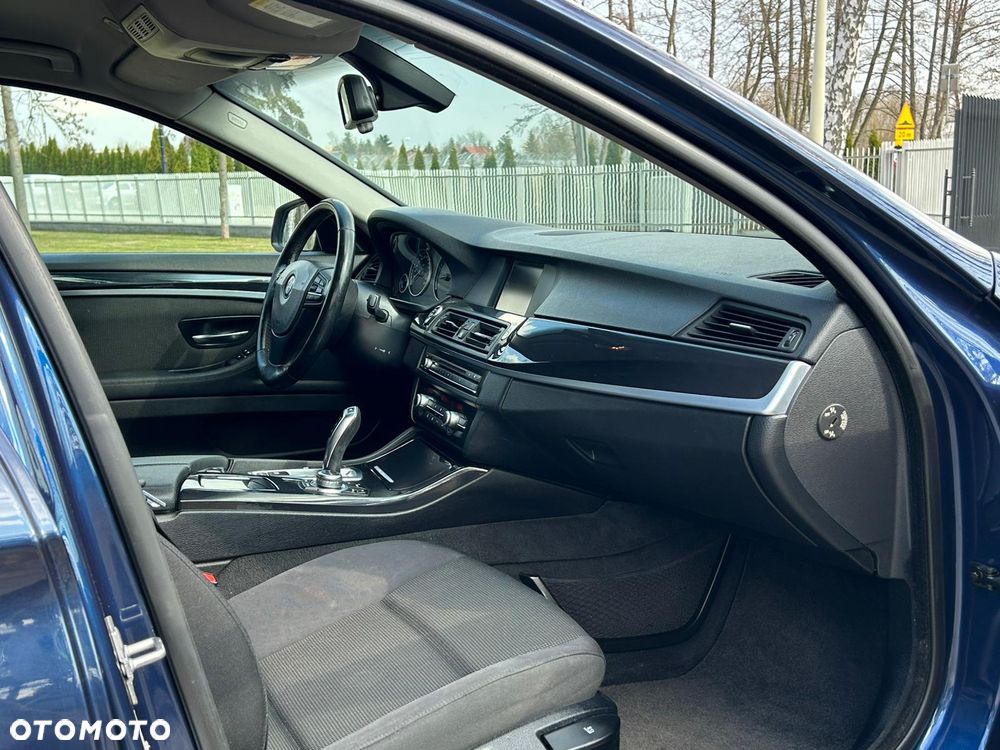 BMW Seria 5 528i xDrive - 10