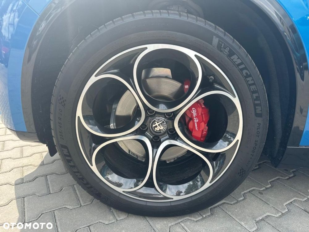 Alfa Romeo Stelvio - 11
