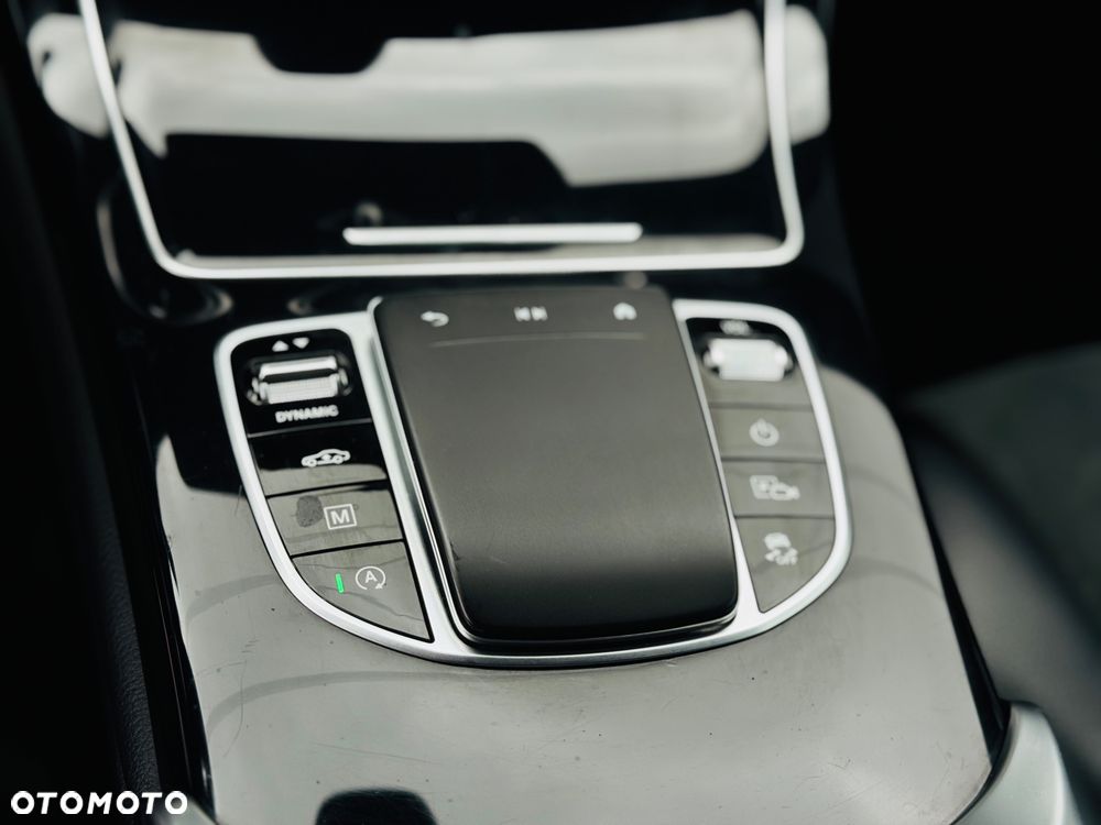 Mercedes-Benz GLC 300 d 4Matic 9G-TRONIC AMG Line Plus - 36