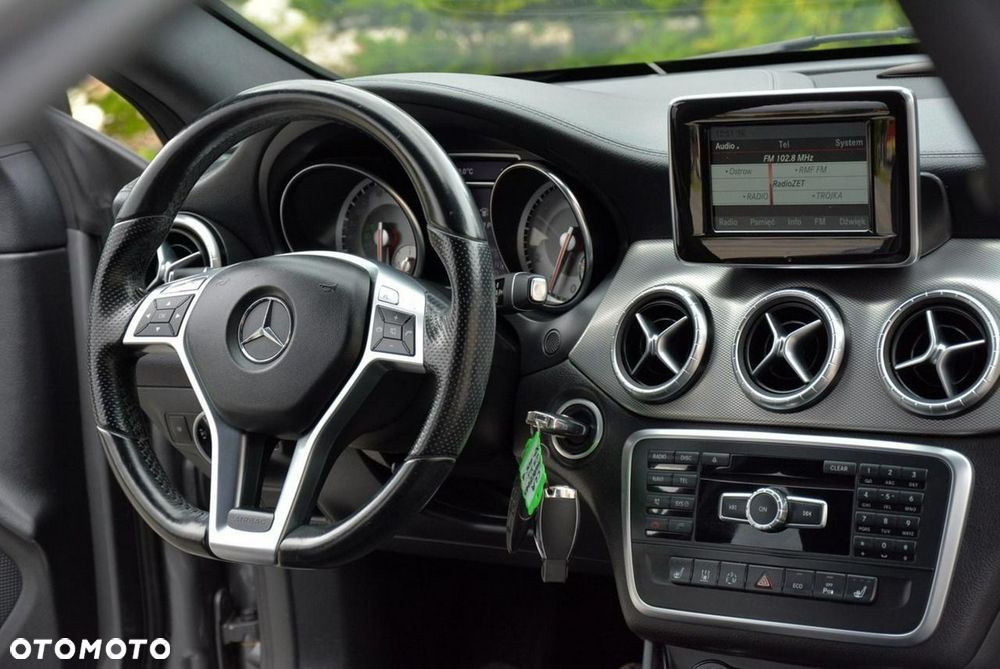 Mercedes-Benz CLA 200 7G-DCT AMG Line - 23