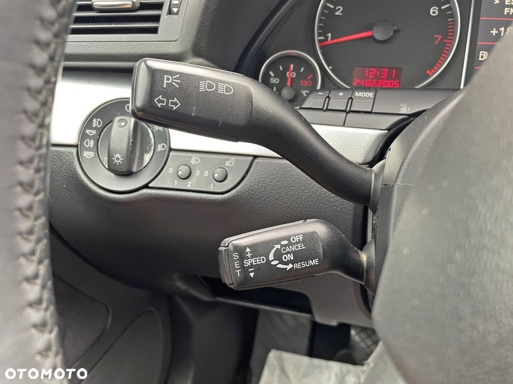 Audi A4 ver-1-8-t-quattro - 5