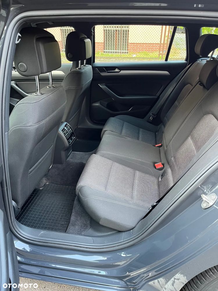 Volkswagen Passat 2.0 TDI SCR DSG Comfortline - 25