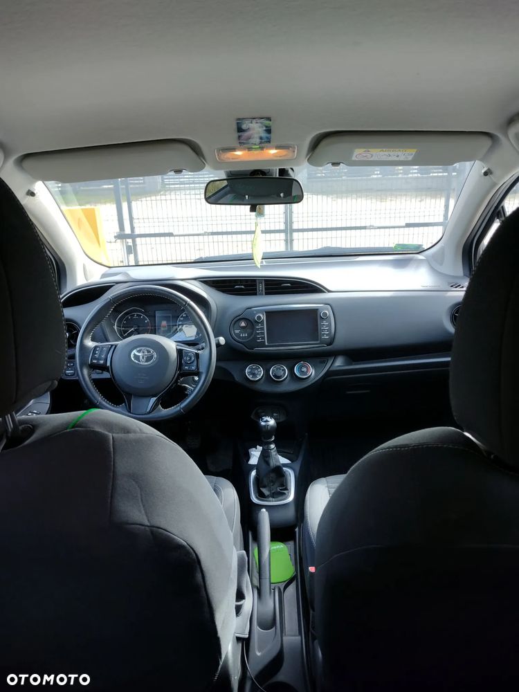 Toyota Yaris 1.5 Premium - 4