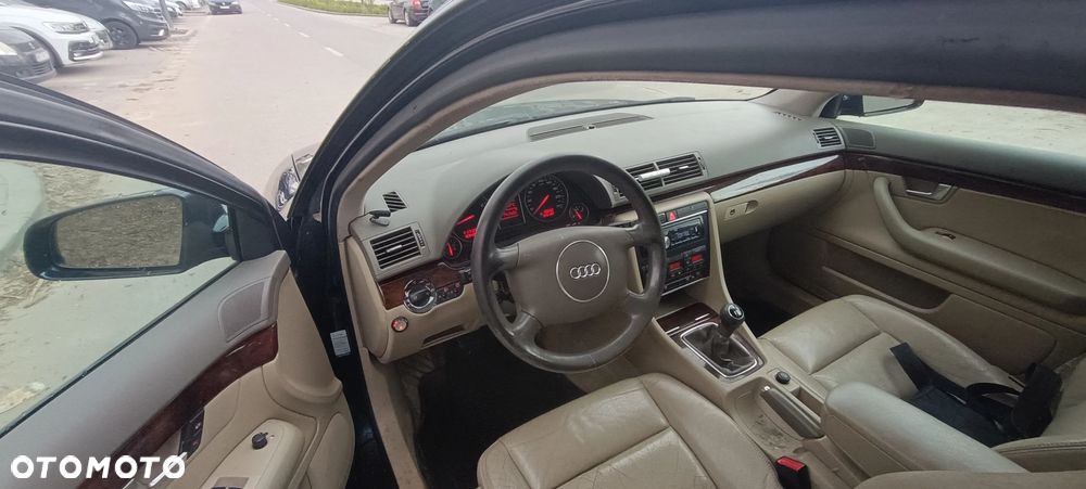 Audi A4 Limousine - 16