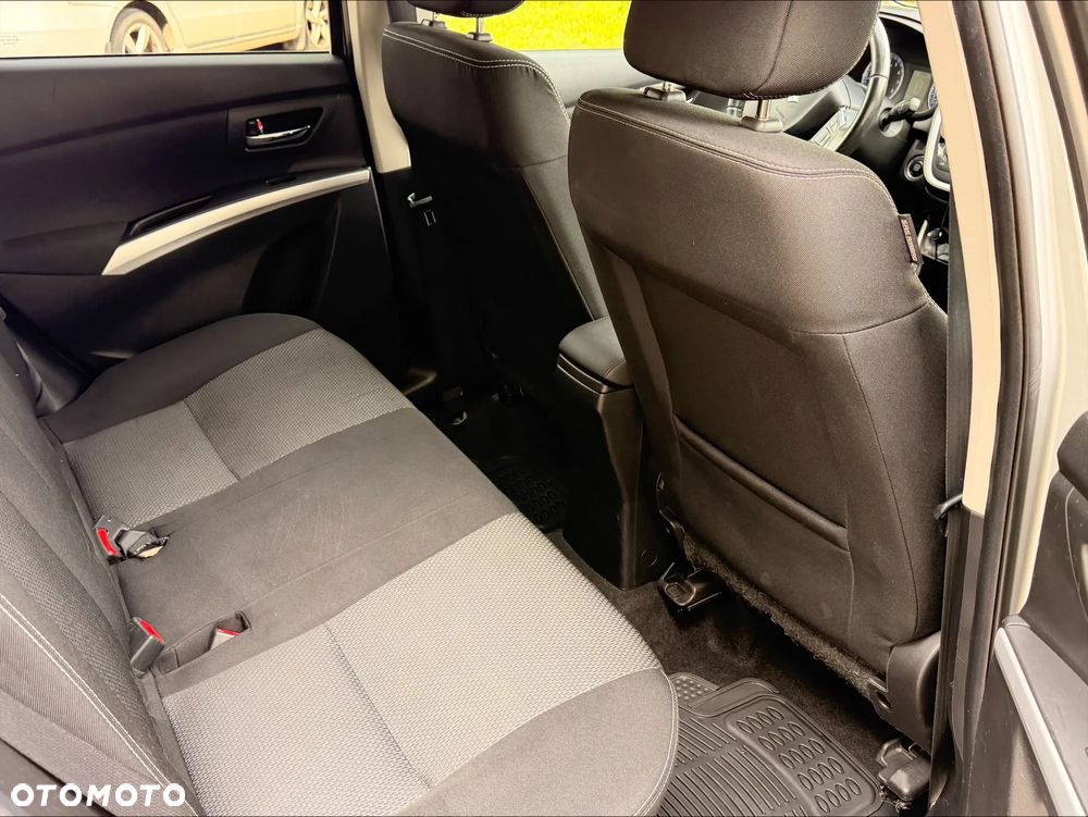 Suzuki SX4 1.6 Comfort Plus - 7