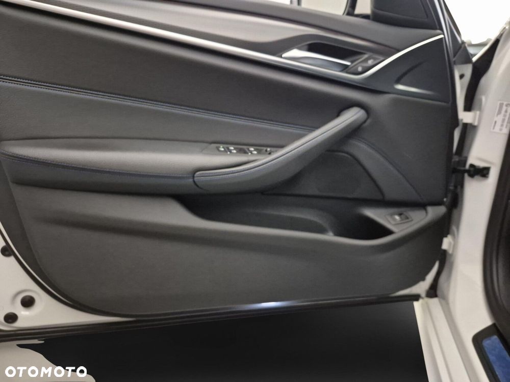 BMW Seria 5 520d xDrive M Sport sport - 12