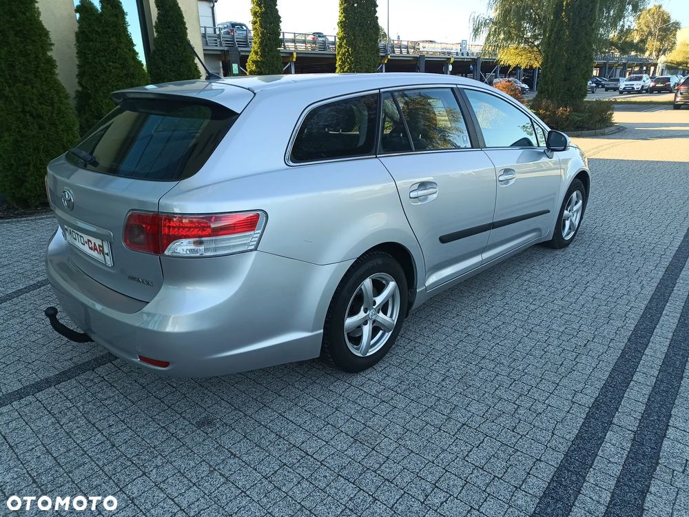 Toyota Avensis 1.8 Luna - 6