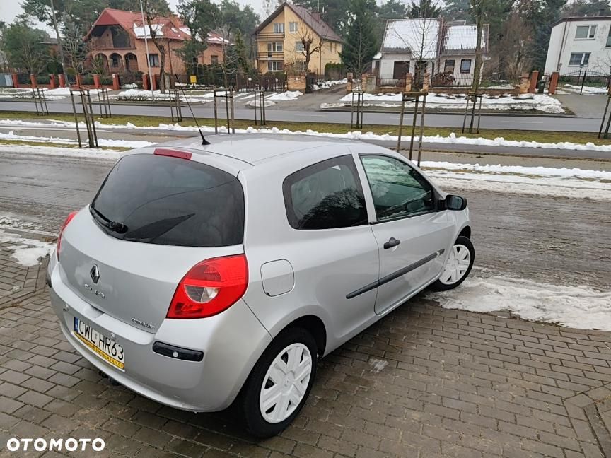 Renault Clio 1.2 16V 75 Expression - 12