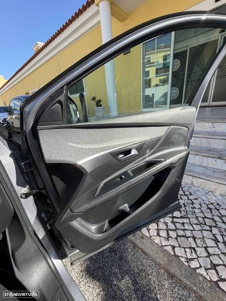 Peugeot 5008 1.2 PureTech GT EAT8 - 28