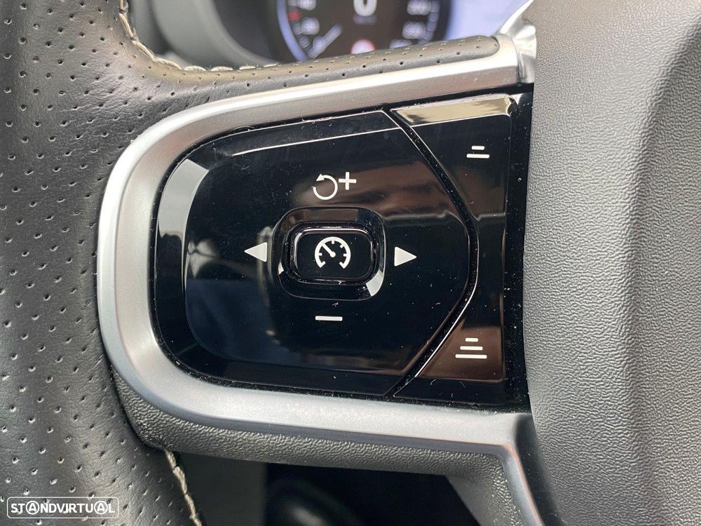 Volvo XC 60 2.0 D4 R-Design Geartronic - 32