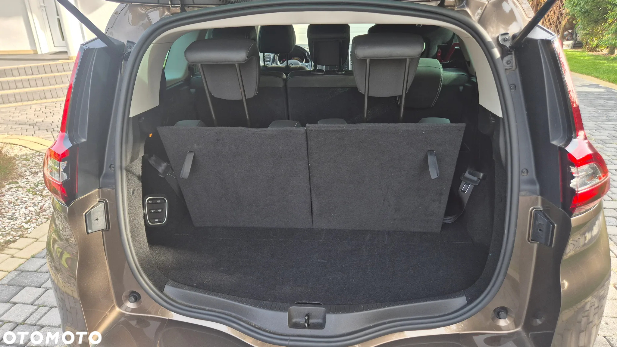 Renault Grand Scenic - 8