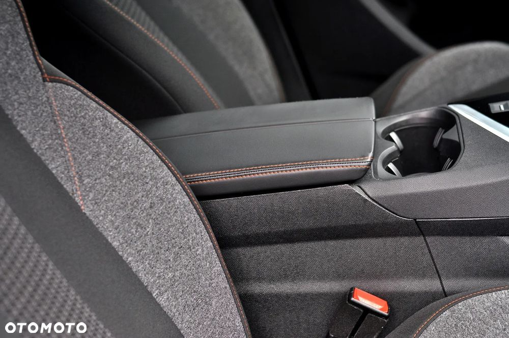 Peugeot 3008 1.2 PureTech Allure S&S EAT8 - 20