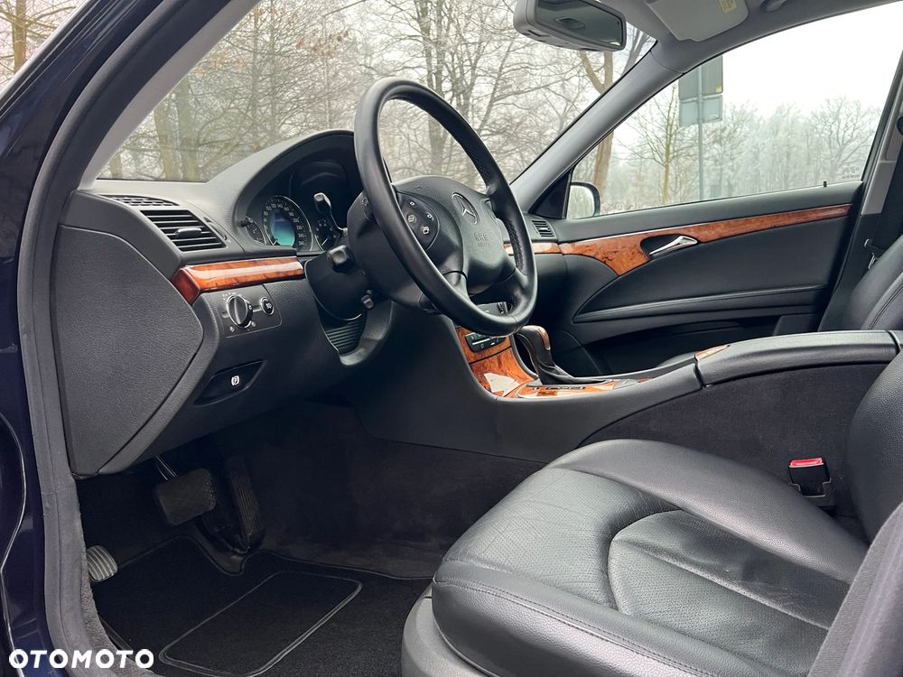 Mercedes-Benz Klasa E 320 T Elegance - 21