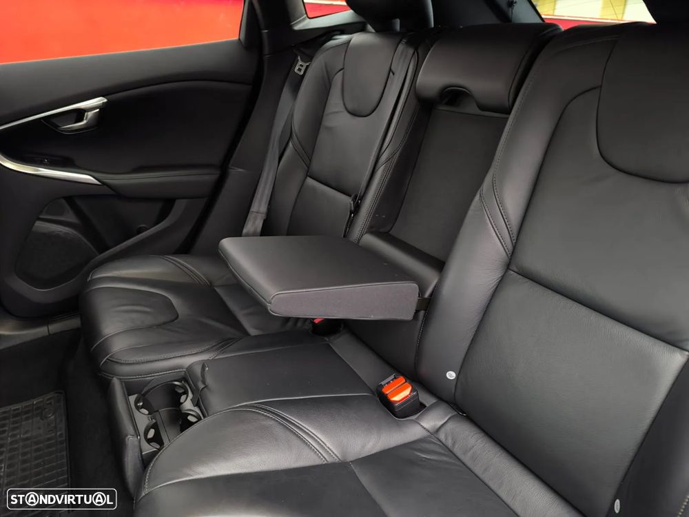 Volvo V40 D2 Momentum - 30