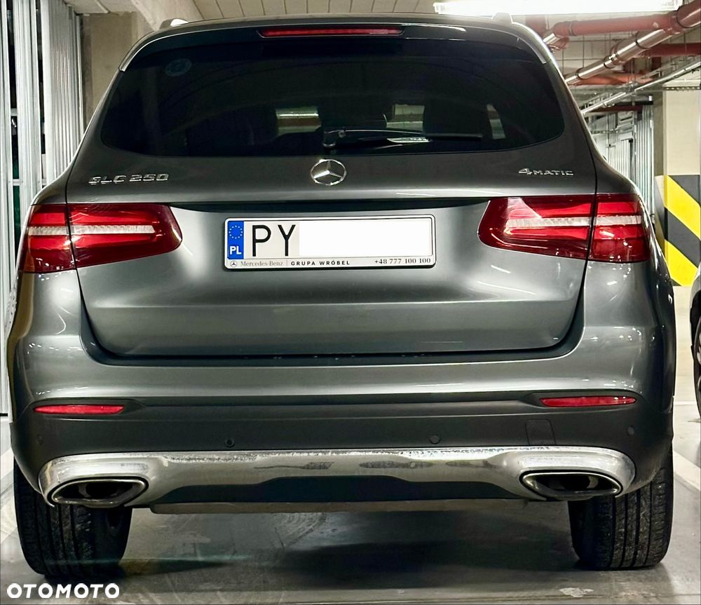 Mercedes-Benz GLC 250 4Matic 9G-TRONIC AMG Line - 2