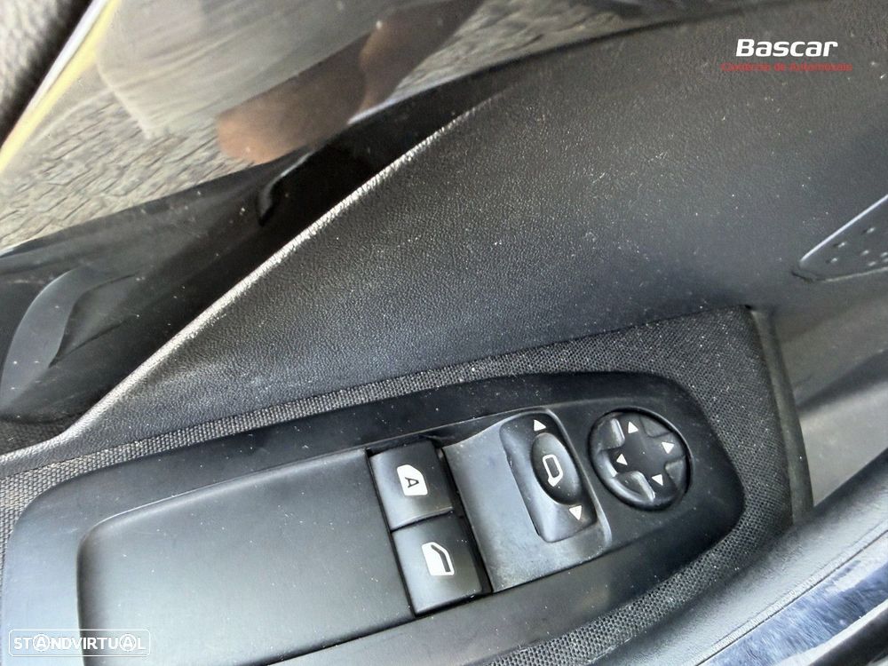 Peugeot 208 1.6 BlueHDi Style - 26
