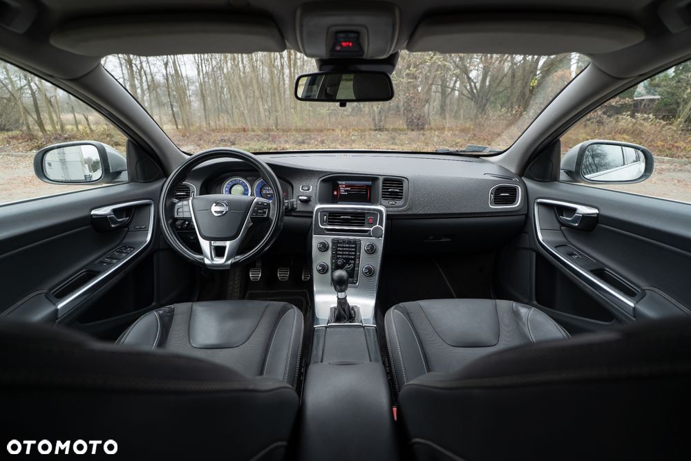 Volvo V60 D3 R-Design - 15