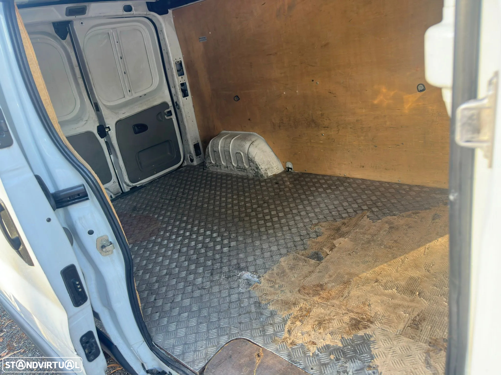 Opel VIVARO L2H1 2.9 T - 10