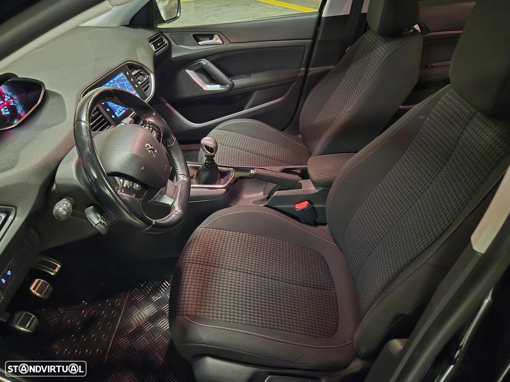 Peugeot 308 1.6 BlueHDi Style J17 - 32