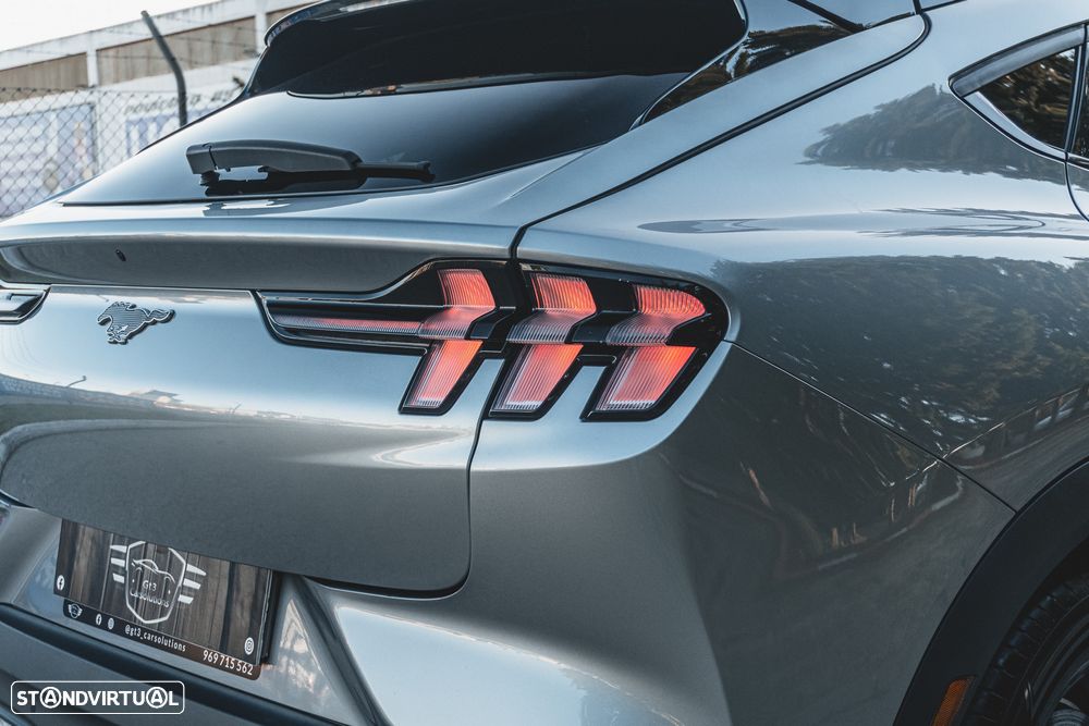 Ford Mustang Mach-E AWD - 10