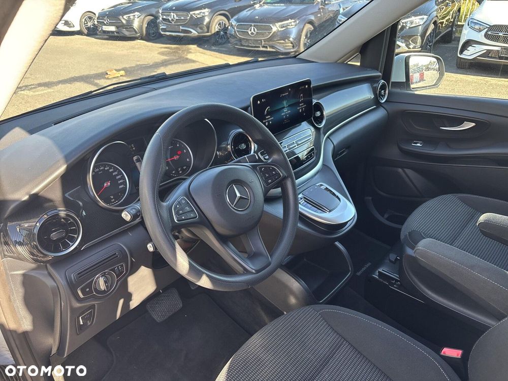 Mercedes-Benz Klasa V - 16