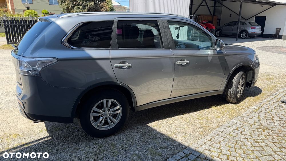 Mitsubishi Outlander 2.2 DI-D 4WD Plus - 2