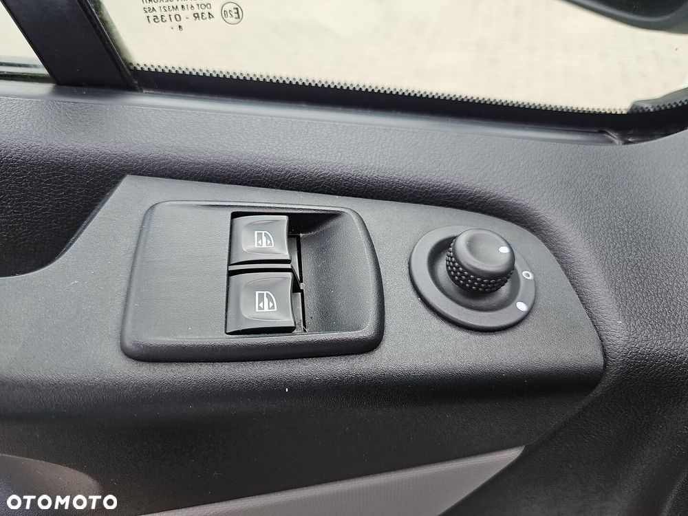 Renault Trafic - 16