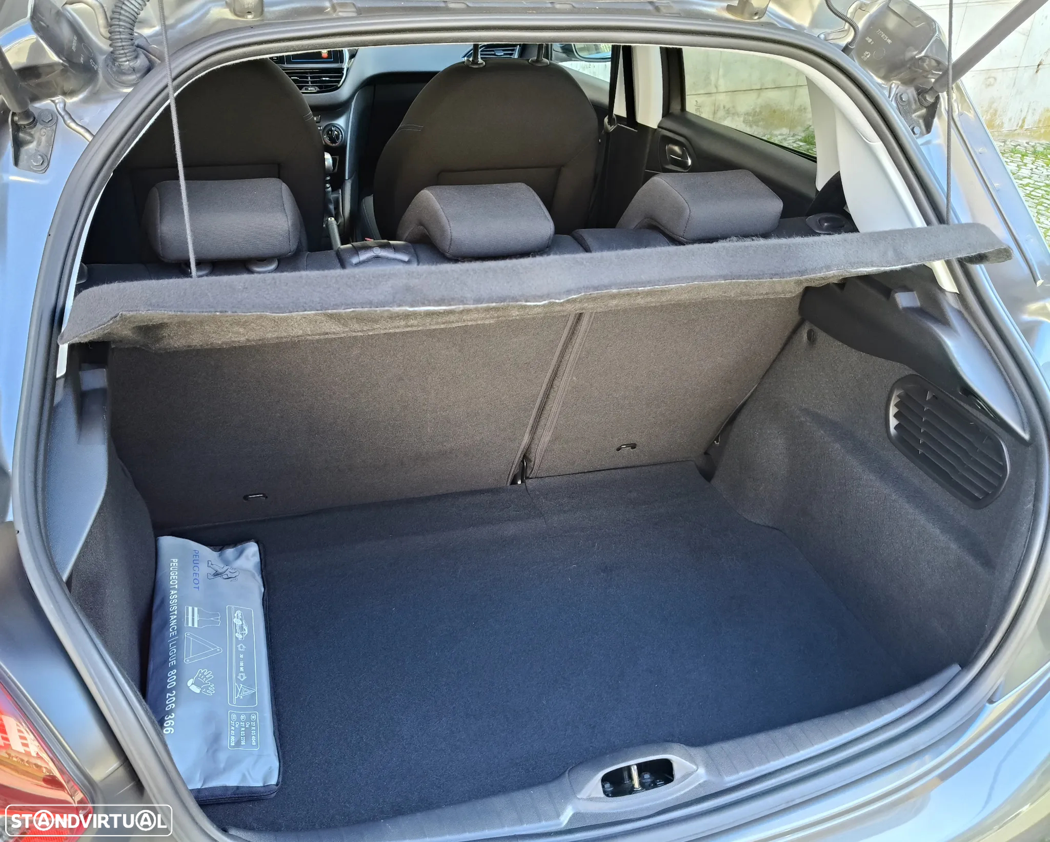 Peugeot 208 1.5 BlueHDi Signature - 27