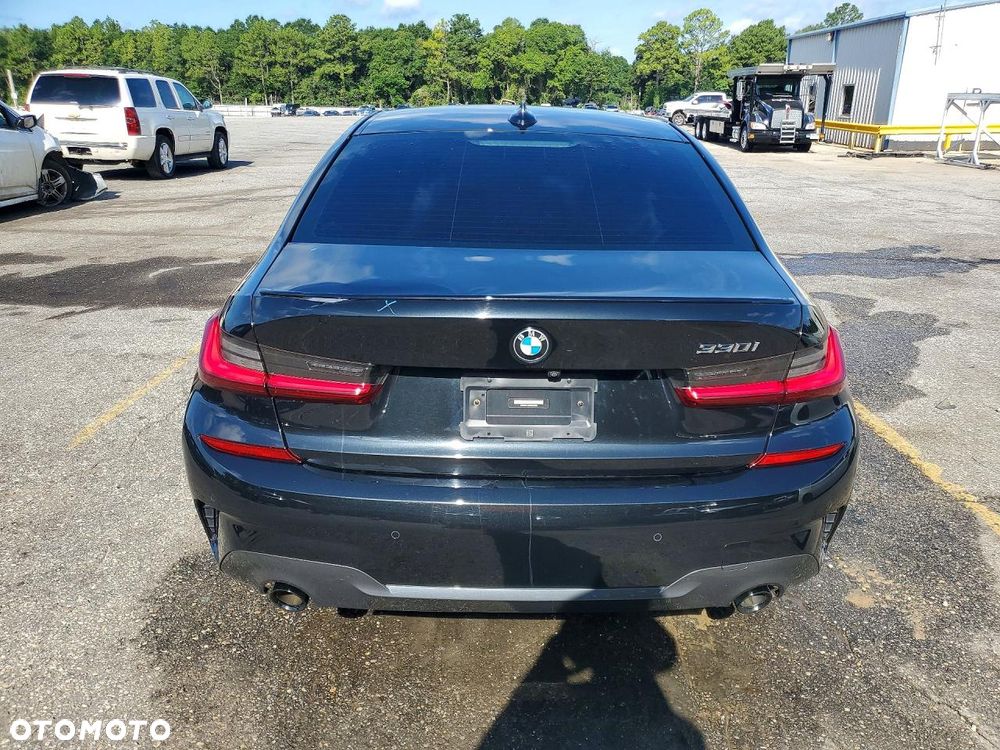 BMW Seria 3 330i M Sport - 6
