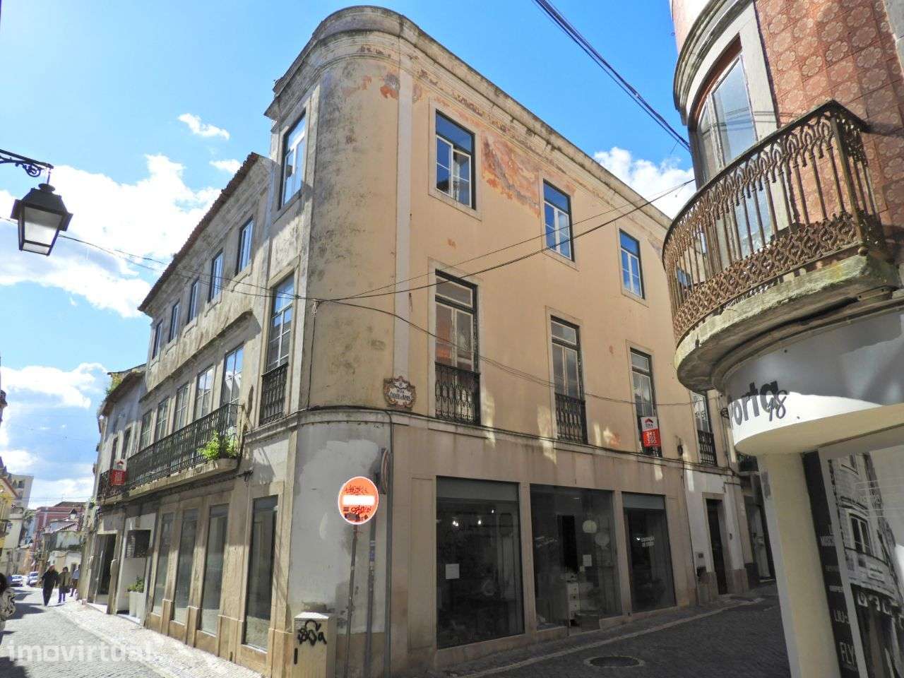 Loja de 2 pisos no Centro Histórico de SantarémLoja no Centro Históric - Grande imagem: 2/23