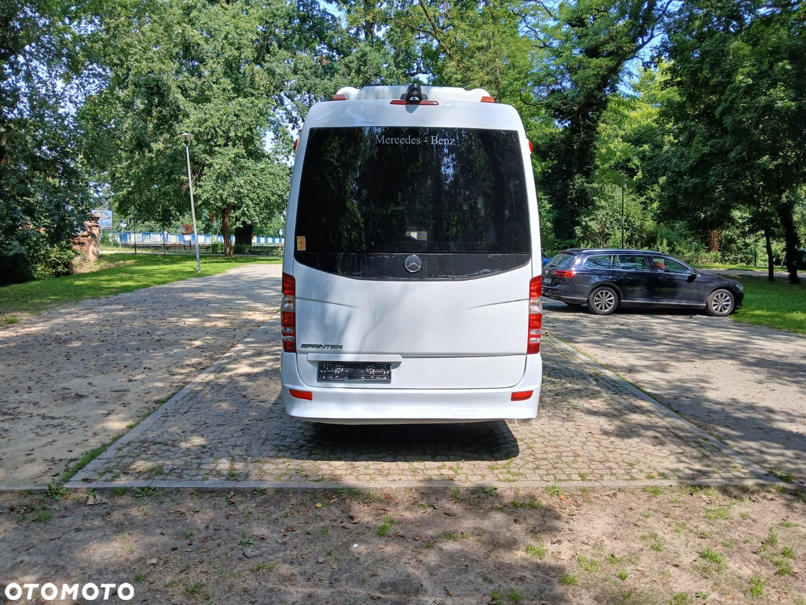 Mercedes-Benz 519 - 7